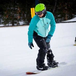 Ignite athlete Jataya Taylor snowboarding independently at Eldora Mountain Resorts